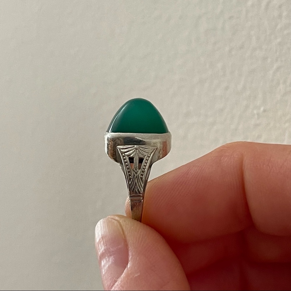 SOLD Antique Tiffany & Co 14k White Gold Sugarloaf Cabochon Chrysoprase Ring